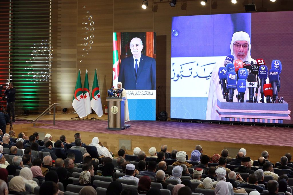 الحمد لله الذي بنعمته تتمّ الصالحات، وبفضله تتنزّل الرحمات، وبتوفيقه تتحقّق المقاصد والغايات. نحمده سبحانه على نعمه وآلائه؛ ونشكره على توفيقه وامتنانه؛ ونسأله المزيد من فضله وإحسانه. وصلّى الله وسلّم على سيّدنا محمّد..