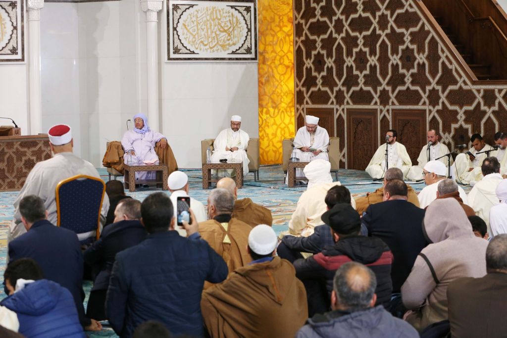 برعاية عميد جامع الجزائر، الشّيخ محمّد المأمون القاسميّ الحسنيّ، احتضن الفضاء المسجديّ للجامع، مساء يوم الخميس 14 شعبان 1446 هـ، الموافق 13 فبراير 2025م، احتفالية إحياء ليلة النّصف من شعبان، والتي تزامنت مع الذّكرى الأولى لافتتاح هذا الصّرح الدّيني والعلميّ.