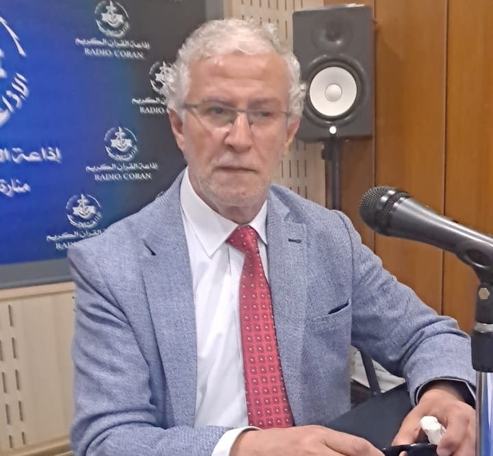 أكد البروفيسور ياسين بن عبيد، المدير العام للمركز الثقافي لجامع الجزائر، في حوار مع إذاعة القرآن الكريم، بمناسبة الذكرى الأولى لافتتاح جامع الجزائر، أنّ هذا الصّرح الدّيني والثّقافي يمثل تجسيدًا حقيقيًا لقيم الوسطيّة والاعتدال، ونافذة مشرقة على الهوية الجزائريّة العريقة.