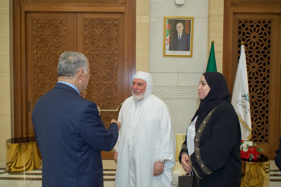 عميد جامع الجزائر يستقبل نخبة من العلماء الجزائريّين من داخل الوطن ومن المهجر. استقبل #عميد_جامع (1)