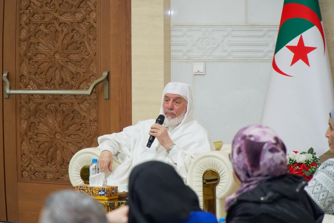 عميد جامع الجزائر يستقبل نخبة من العلماء الجزائريّين من داخل الوطن ومن المهجر. استقبل #عميد_جامع (2)