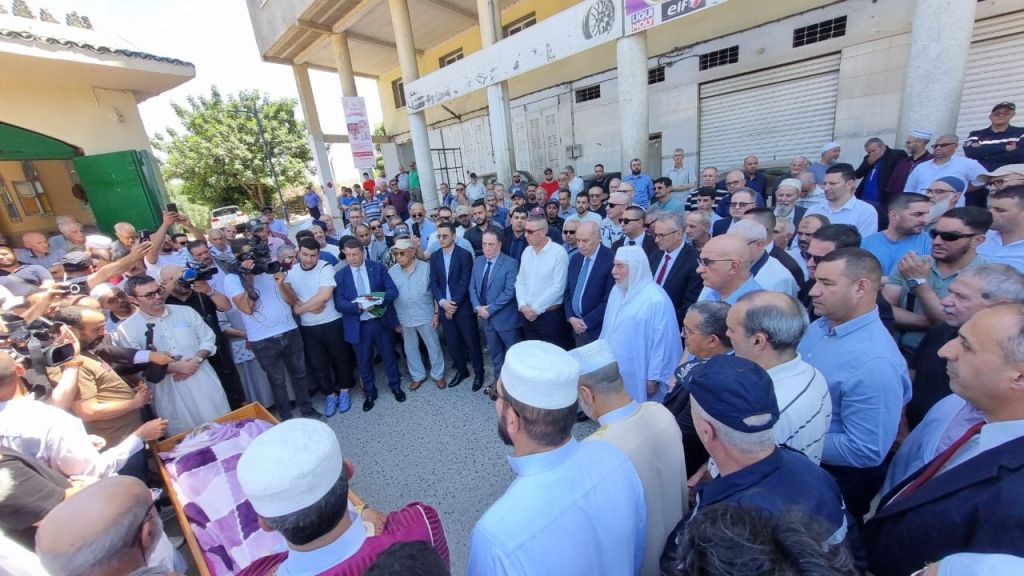 شارك الشّيخ محمّد المأمون القاسميّ الحسنيّ، عميد جامع الجزائر، اليوم الأحد 15 ذي الحجّة 1447هـ، الموافق 31 ماي 2026م، في مراسم تشييع الشّيخ محمّد الطّيّب بن علي، بمدينة تيزي وزو، وسط حضور مهيب للمسؤولين المحلّيين وللعلماء والأئمّة وطلبة الزّوايا، وجموع المواطنين الذين توافدوا لتوديع الفقيد.